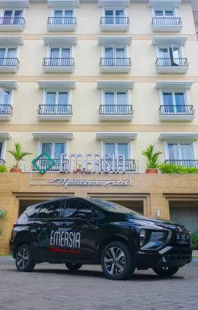 Emersia Malioboro Hotel Отели рядом с достопримечательностью «Tugu Yogyakarta Monument»