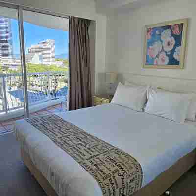 Broadbeach Holiday Apartments Rooms