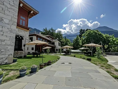 Baimakangqin Mountain View Starry Villa (Danba County Town)