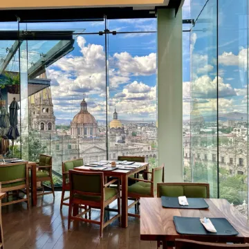 DoubleTree by Hilton Guadalajara Centro Historico Отели рядом с достопримечательностью «Стадион «Халиско»»