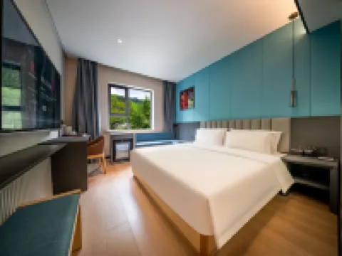 โรงแรม R ROYALSS (ศูนย์บริการนักท่องเที่ยวพื้นที่น่าสนใจทางประวัติศาสตร์และทิวทัศน์ จิ่วจ้ายโกว)