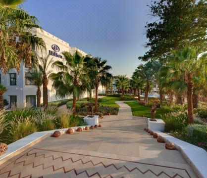 힐튼 룩소르 리조트 & 스파의 야외 수영장