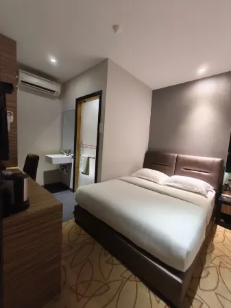 Milano Hotel Отели рядом с достопримечательностью «Taman Intan Kluang»