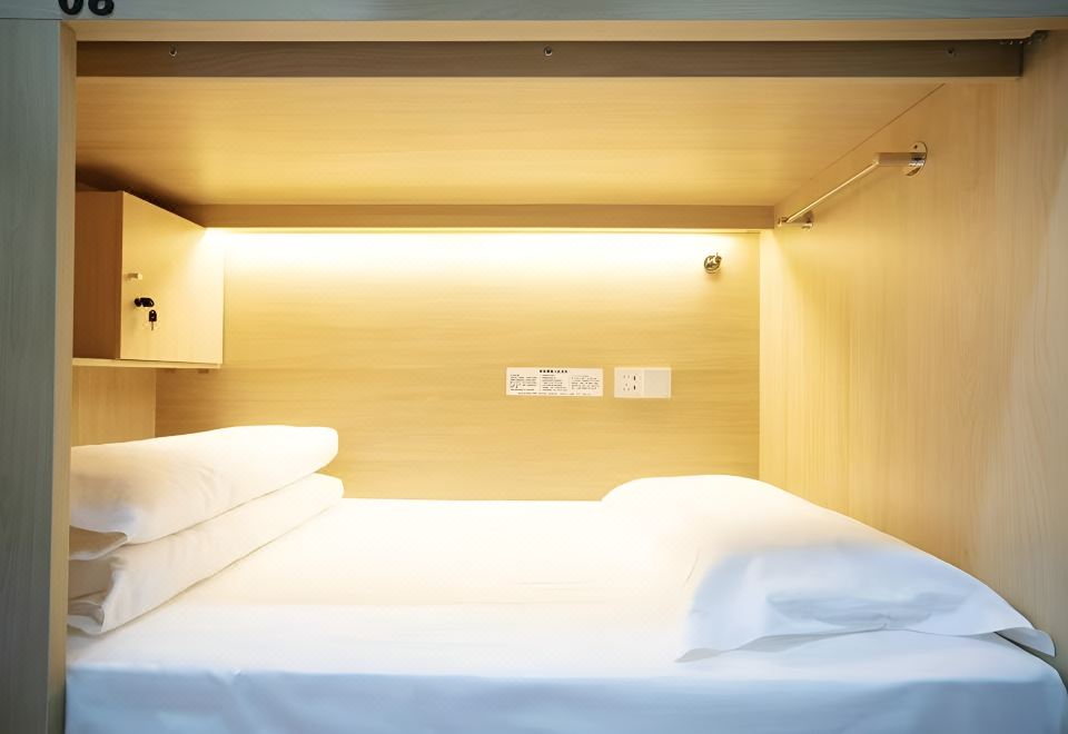 Nine sheep youth hostel 현대적인 복도