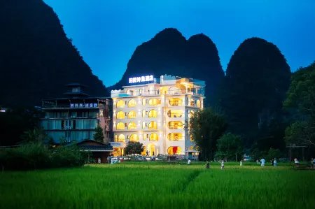 Poetry Meadow Hotel Отели рядом с достопримечательностью «Yulong Bridge»