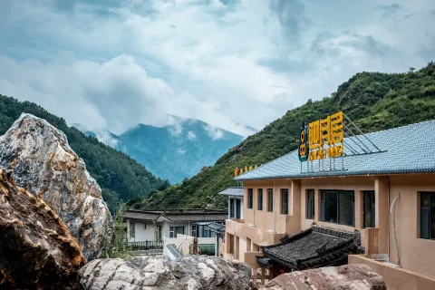 Floral Lux Hotel· Hotel in Jiayue, Mount Wutai（Mount Wutai Scenic Spot Store））
