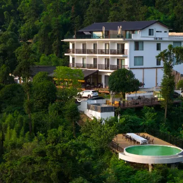 Pure Cloud Hotel