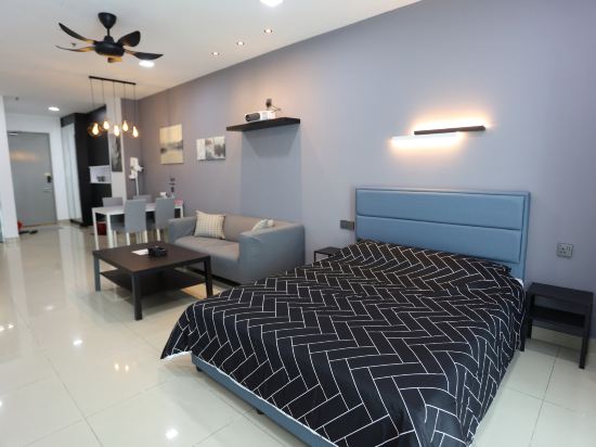 SS15 Courtyard First Subang Cozy Studio with WIFI/TV Box