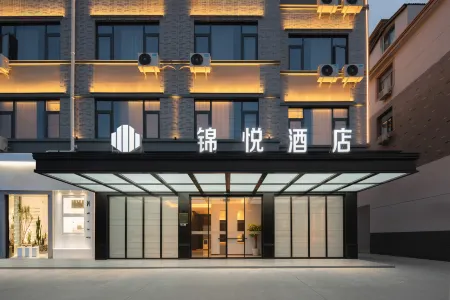 Jinyue Hotel (Nianmu Shan Night Market) Отели рядом с достопримечательностью «Jiangnan Diyijia Scenic Resort»