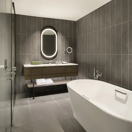 Pullman Ambassador Seoul Eastpole Отели рядом с достопримечательностью «Кванджингу»