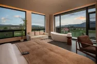 Ten-Mile Snow Mountain Luxury Lodge