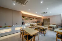 Yasheng Hotel (Taicang Port Station Branch) - balcony