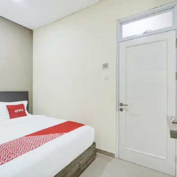 Hotel O Krekot Residence Pasar Baru Отели рядом с достопримечательностью «Рынок Пасар Бару»
