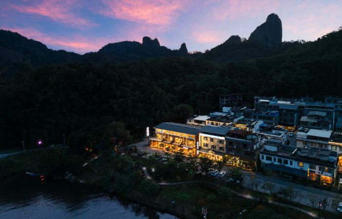 Isle Sojourn & Light Seek B&B (Waterside Danxia Branch, Danxia Mountain National Scenic Area)​