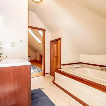 Top Rated - PRIME Location - Parking Free - CLEAN