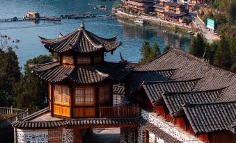 Mengli River Bend Homestay