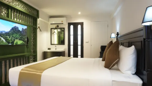 Bangluang Boutique Hotel Отели рядом с достопримечательностью «Ват Арун»