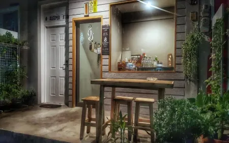 8 Sleeper Street Guesthouse