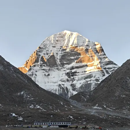 FORMONT Hotel (Nagri Purang, Kangringboqe Peak)