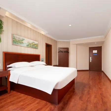 Haotai Hotel (Dawu Experimental Secondary School, Central Bus Station)