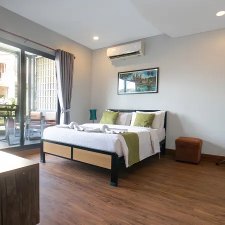 Ostro Hotel Отели рядом с достопримечательностью «Набережная Сисоват»