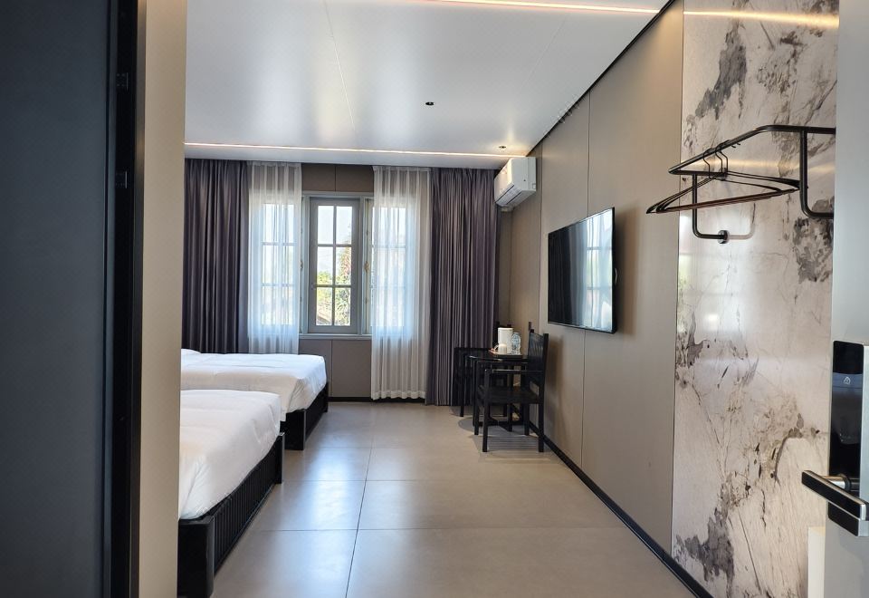 HOUSEDEN의 전체 외관 또는 로비