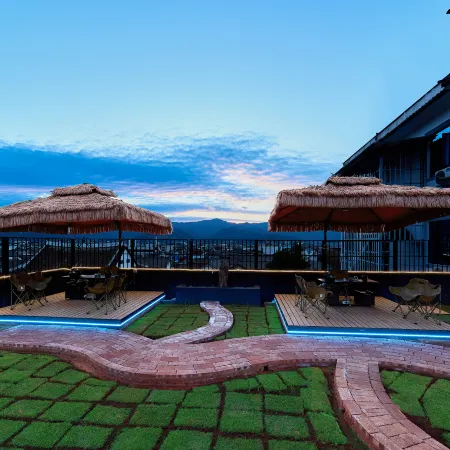 Pinecrest Intelligent Hotel