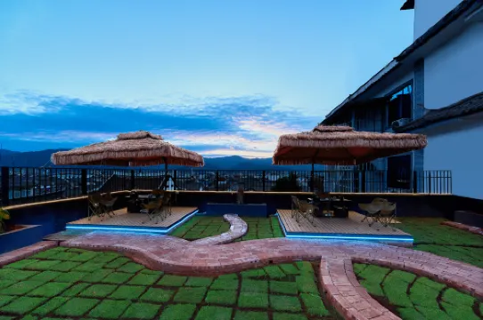 Pinecrest Intelligent Hotel