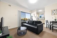 Bright & Comfy 2BR Apartment – Convenient Transit Access, Auburn