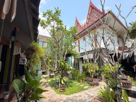 大城府公園水療度假村 荷蘭村附近的飯店