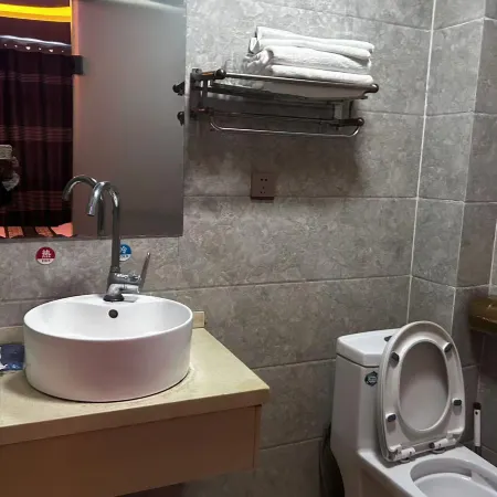 Tanghe Shanshui Business Hotel