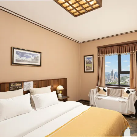 Shi Ruo Hotel (Daocheng Yading Scenic Spot Tourist Center)