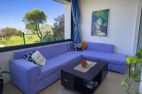 Azul – Cozy Apartment with Lake & Golf Course View