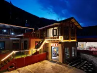 Ruyilai Homestay (Jiuzhaigou's Eternal Love)