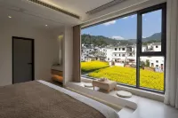 Wuyuan Yunxi Valley · 360° Terrace View Resort (Huangling Scenic Area) - parking