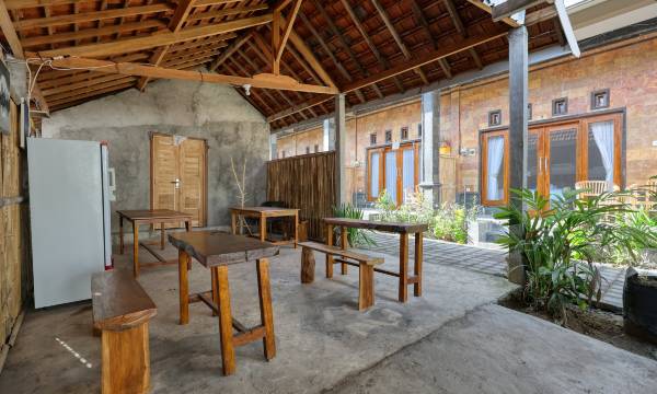 Rayes Guest House