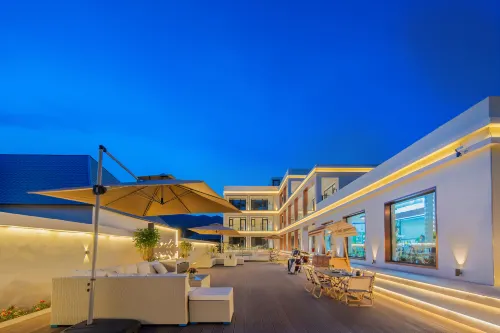 Chunyu · Camellia Isle · Private Hot Spring Pool Homestay (Nalati Town)