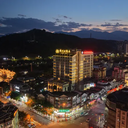 Xichang Jinhu Hotel (Qionghai Wetland Park & Torch Square Branch)