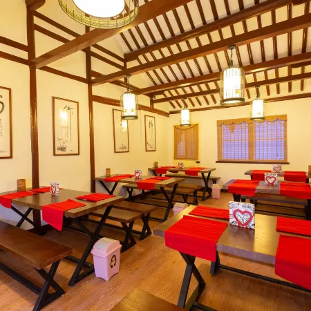 Chuxin Chinese Siheyuan Homestay (Shanghai International Tourism Resort)