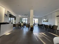 De Zee Hotel - parking