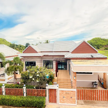 Pran suk pool villa