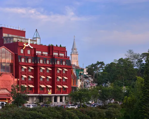 M Village Premier Hotel Xuan Huong Lakeside, a brand of Modern Village Lifestyle โรงแรมใกล้บ้านพักคนบ้า