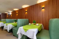 Hotel Avexi Suites by GEH Suites - فطور