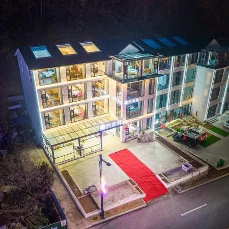 Luanchuan Zhuyuxuan Homestay (Laojunshan Zhongling Cableway Branch)