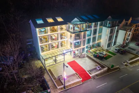 Luanchuan Zhuyuxuan Homestay (Laojunshan Zhongling Cableway Branch) Отели рядом с достопримечательностью «Jinding Taoist Temples»