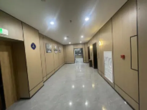 Super 8 Select Hotel (High-speed Railway Station Central Shopping Mall Pedestrian Street)