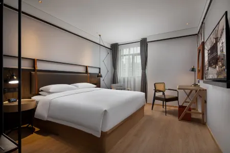 Shanghai Pudong Lujiazui Financial District Tongpai Hotel