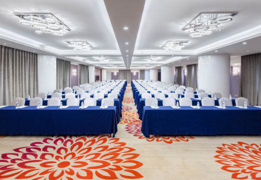 2. 쿤밍 진지앙 호..