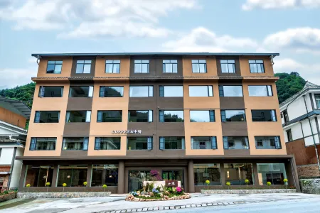 Wenchuan Dongpeng Shanyin Hotel Отели рядом с достопримечательностью «Wolong China Giant Panda Garden Shenshuping Base of CCRCGP»