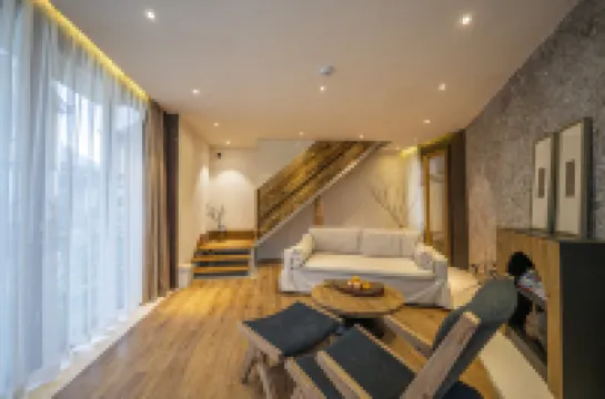 Aromatic Hotel with Snow Mountain View